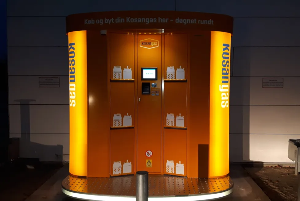 Vendanor vgas vending machine with lights on